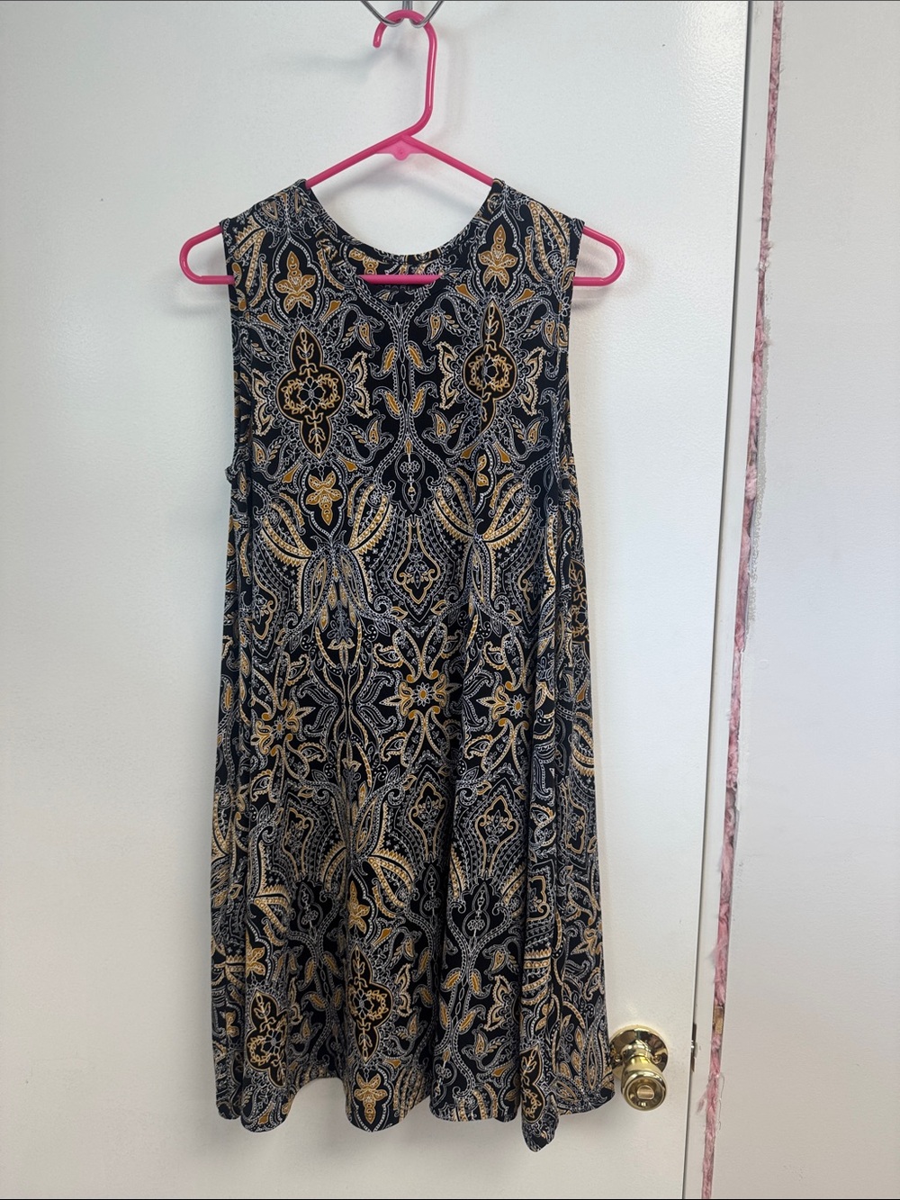 Sleeveless Black & Gold Patterned Swing Dress Tahari Large